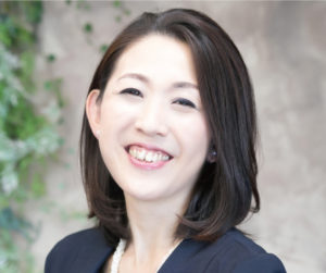 岩崎さとみ(写真)